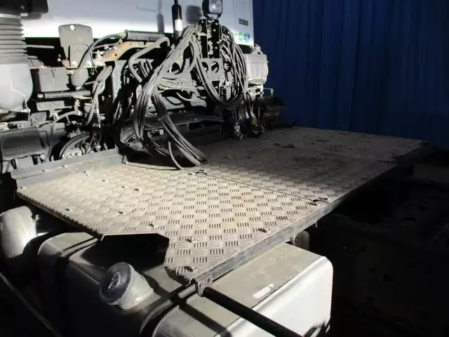 平成27年07月中古大型トラクタヘッド日産UDクオンの画像27