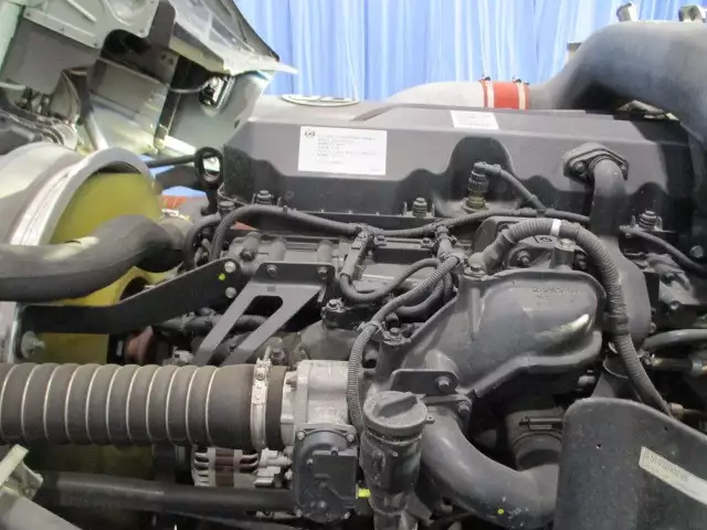 平成27年07月中古大型トラクタヘッド日産UDクオンの画像29