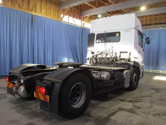 平成27年07月中古大型トラクタヘッド日産UDクオンの画像4