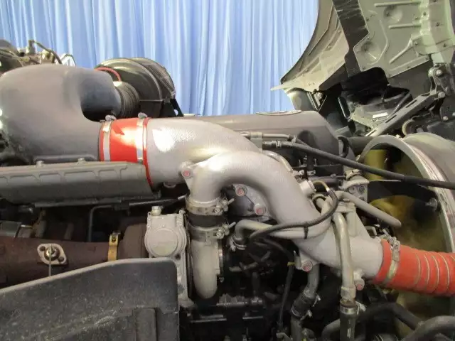 平成27年07月中古大型トラクタヘッド日産UDクオンの画像32