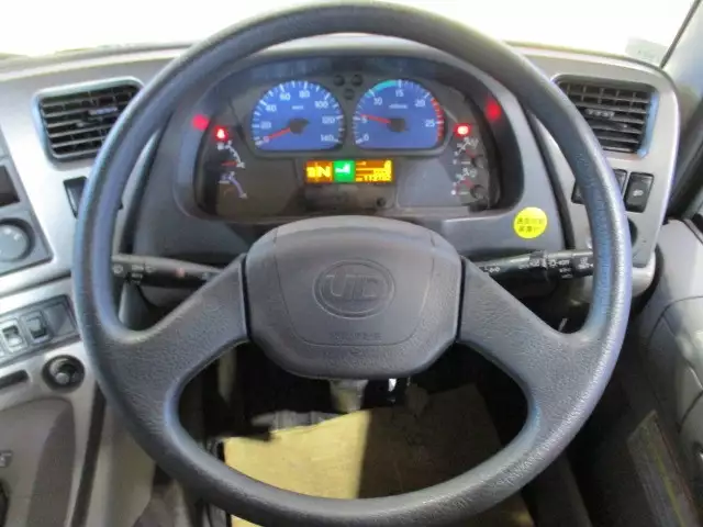 平成27年07月中古大型トラクタヘッド日産UDクオンの画像36