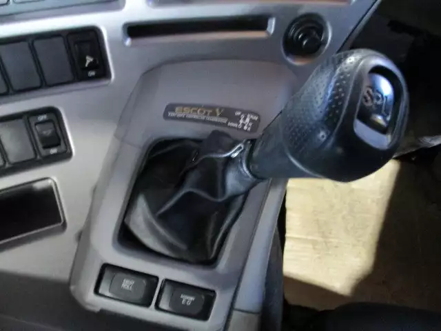 平成27年07月中古大型トラクタヘッド日産UDクオンの画像41