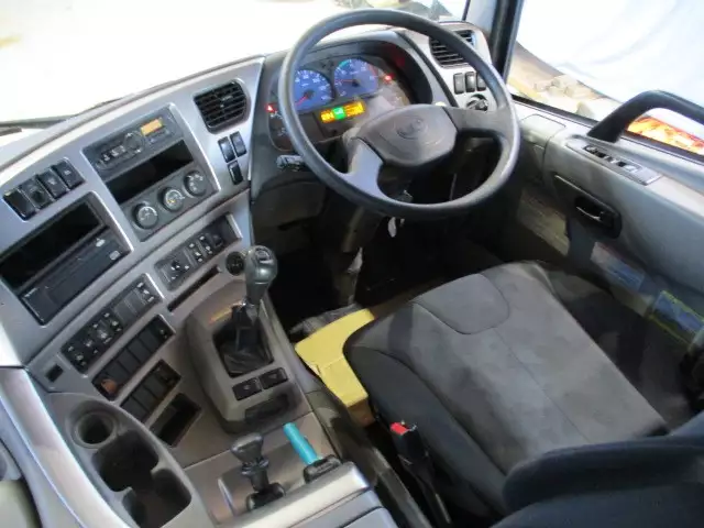 平成27年07月中古大型トラクタヘッド日産UDクオンの画像44