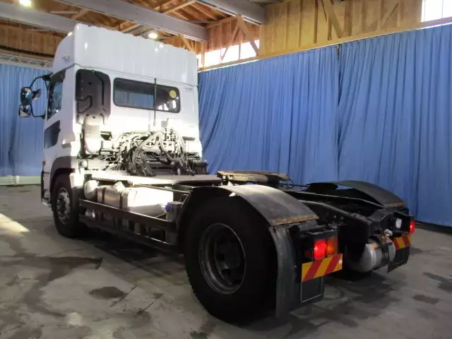平成27年07月中古大型トラクタヘッド日産UDクオンの画像6
