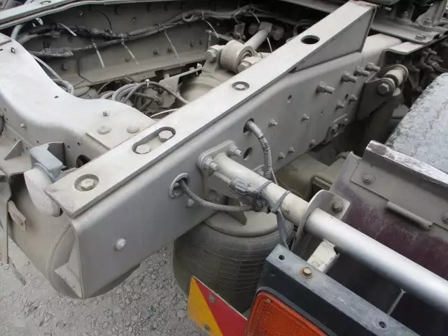 平成27年01月中古大型トラクタヘッド日産UDクオンの画像17