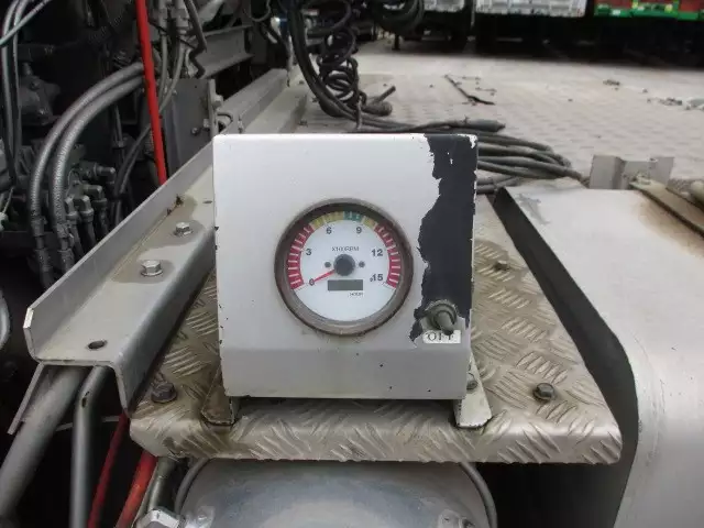 平成27年01月中古大型トラクタヘッド日産UDクオンの画像23