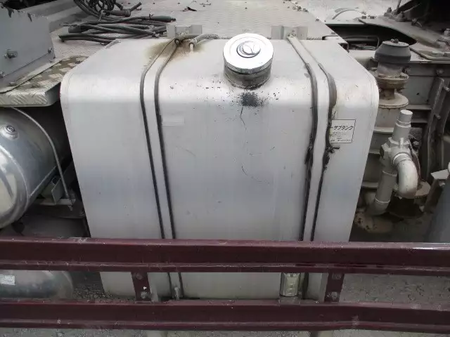 平成27年01月中古大型トラクタヘッド日産UDクオンの画像24