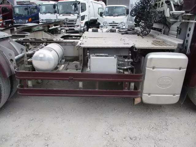 平成27年01月中古大型トラクタヘッド日産UDクオンの画像28