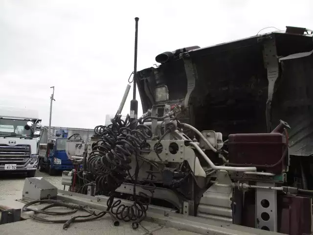 平成27年01月中古大型トラクタヘッド日産UDクオンの画像33