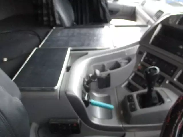 平成27年01月中古大型トラクタヘッド日産UDクオンの画像41