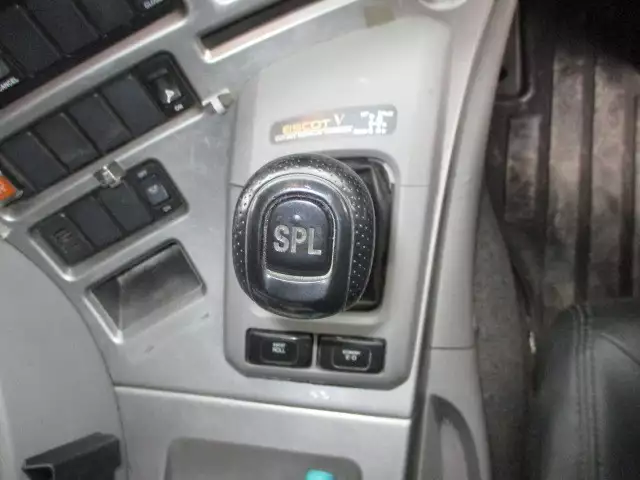 平成27年01月中古大型トラクタヘッド日産UDクオンの画像42