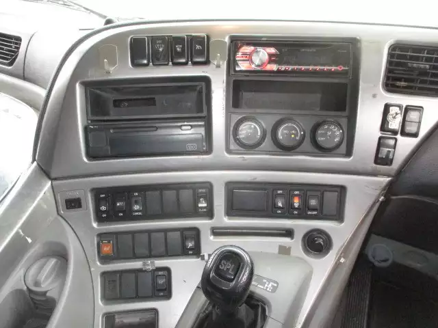 平成27年01月中古大型トラクタヘッド日産UDクオンの画像44