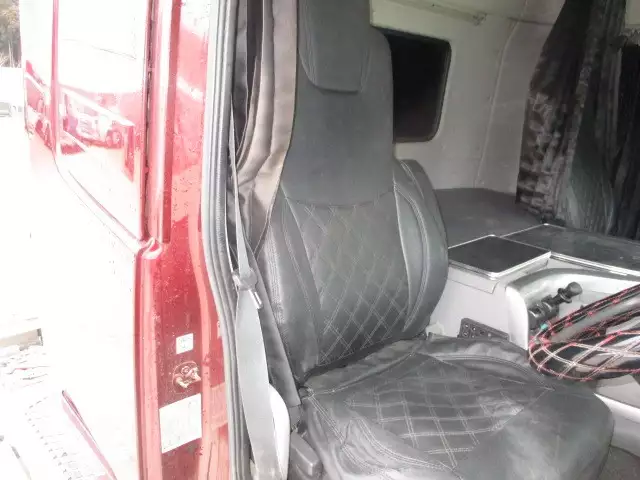 平成27年01月中古大型トラクタヘッド日産UDクオンの画像50