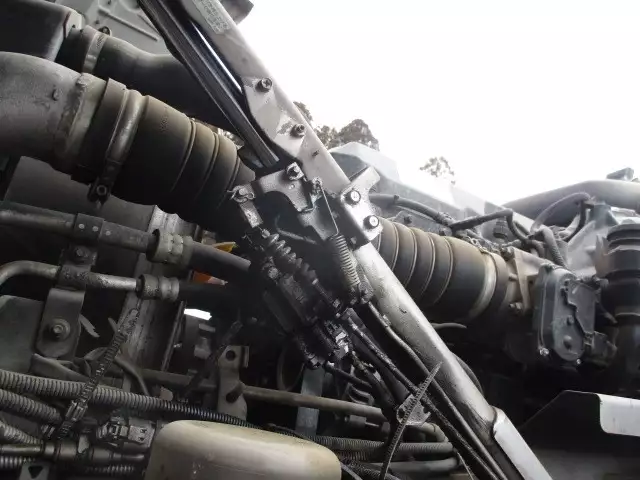 平成27年01月中古大型トラクタヘッド日産UDクオンの画像54