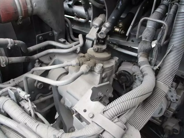 平成27年01月中古大型トラクタヘッド日産UDクオンの画像56