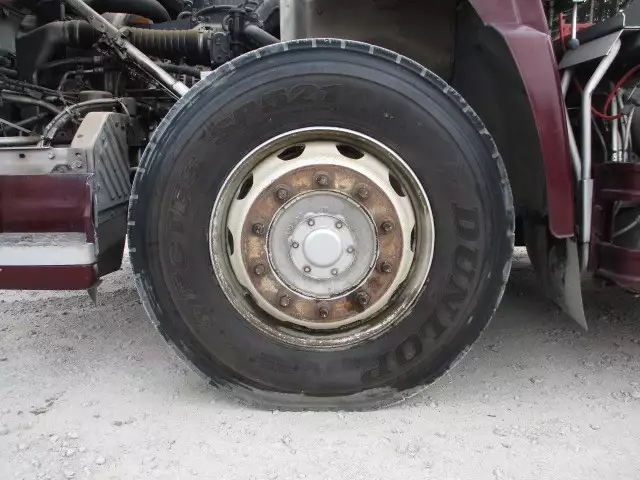 平成27年01月中古大型トラクタヘッド日産UDクオンの画像9