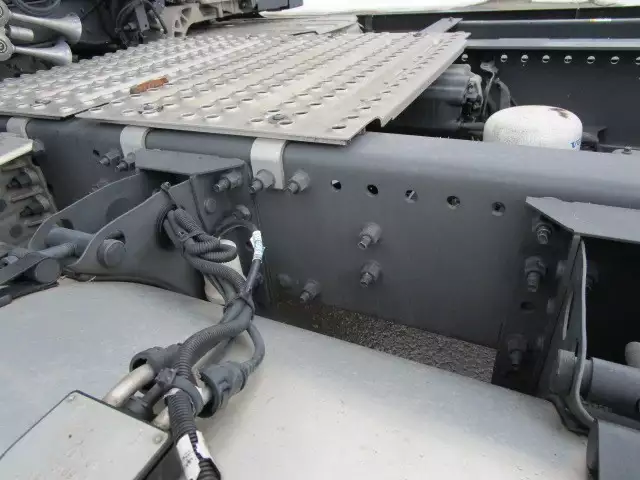 令和03年01月中古大型トラクタヘッドボルボボルボの画像18