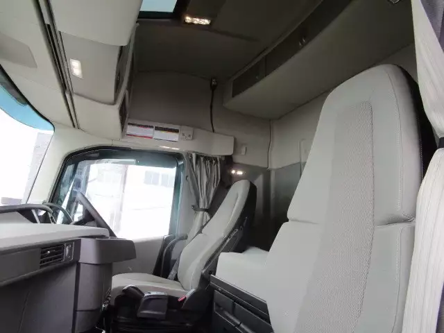 令和03年01月中古大型トラクタヘッドボルボボルボの画像19