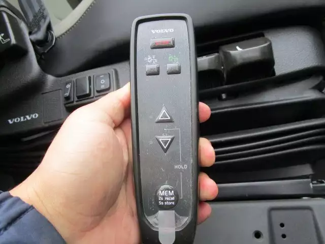 令和03年01月中古大型トラクタヘッドボルボボルボの画像22