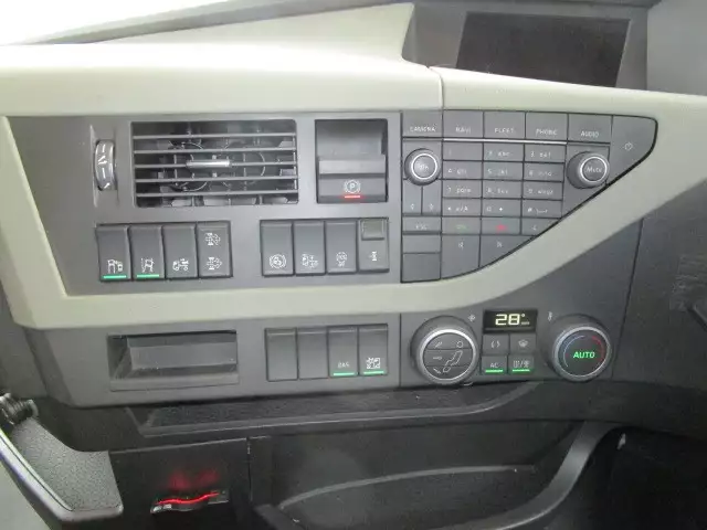 令和03年01月中古大型トラクタヘッドボルボボルボの画像23