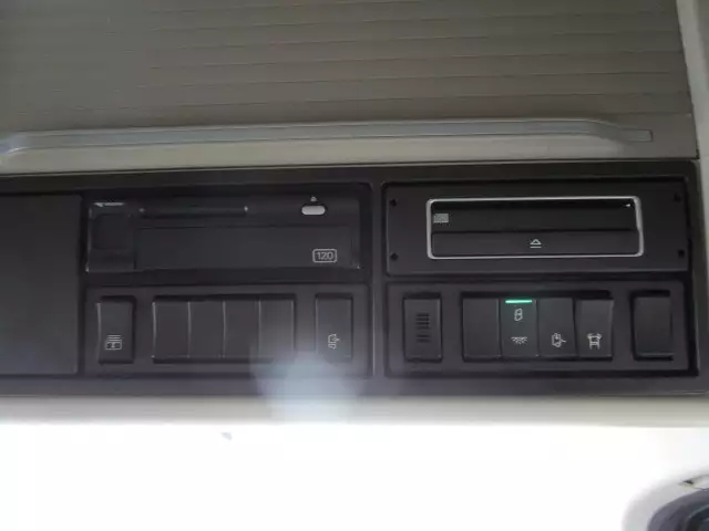 令和03年01月中古大型トラクタヘッドボルボボルボの画像27