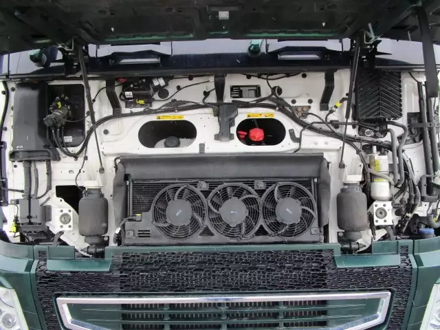 令和03年01月中古大型トラクタヘッドボルボボルボの画像29