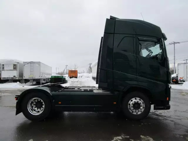 令和03年01月中古大型トラクタヘッドボルボボルボの画像4