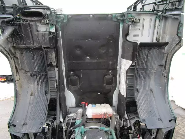 令和03年01月中古大型トラクタヘッドボルボボルボの画像35