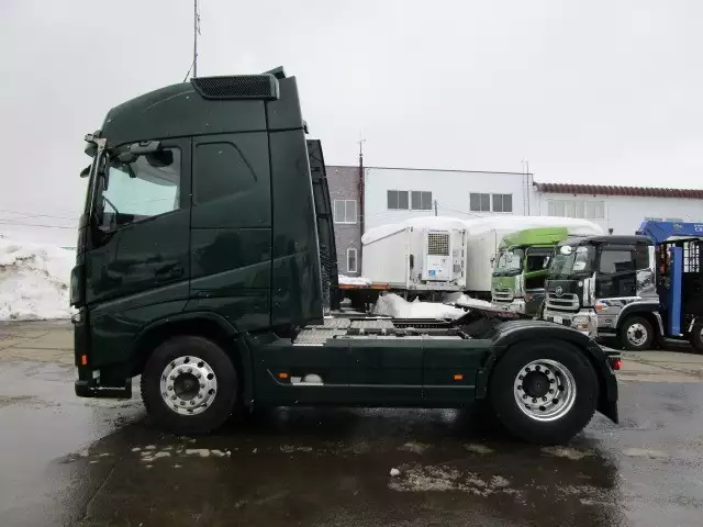 令和03年01月中古大型トラクタヘッドボルボボルボの画像6