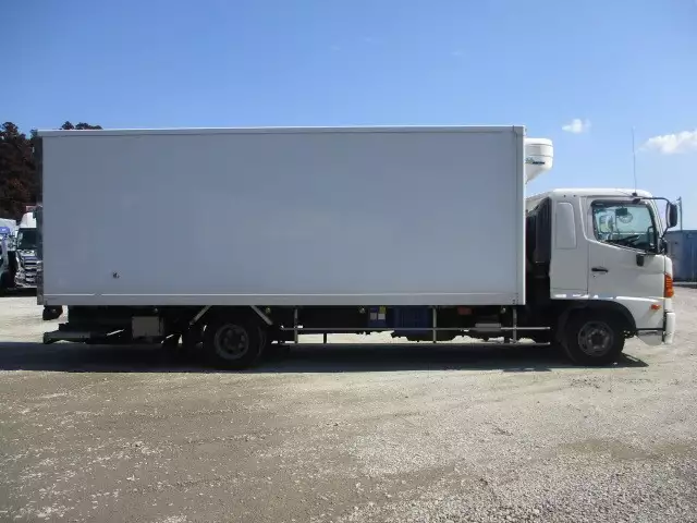 平成28年08月中古中型冷凍バン・ウィング日野レンジャーの画像4