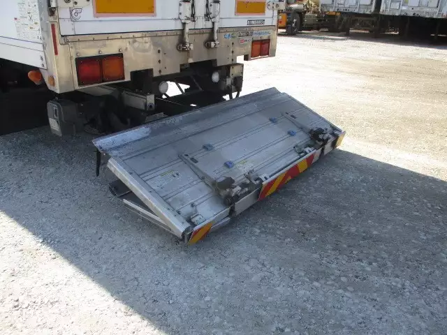 平成30年03月中古中型冷凍バン・ウィングいすゞフォワードの画像24