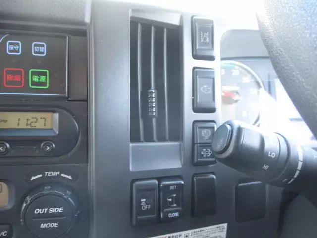 平成30年03月中古中型冷凍バン・ウィングいすゞフォワードの画像49