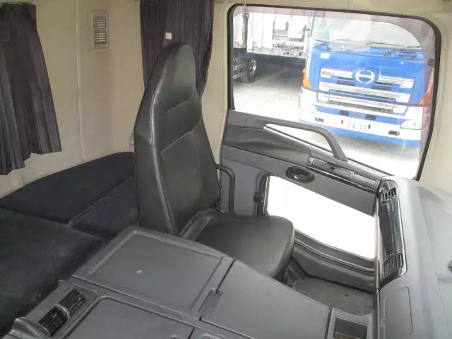 平成25年10月中古大型トラクタヘッド三菱ふそうスーパーグレートの画像46