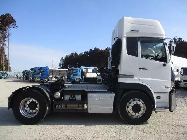 令和03年08月中古大型トラクタヘッド日産UDクオンの画像4