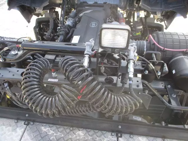 令和03年08月中古大型トラクタヘッド日産UDクオンの画像35