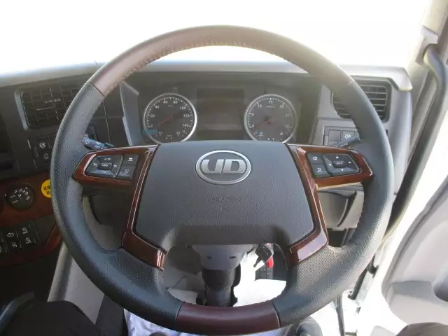 令和03年08月中古大型トラクタヘッド日産UDクオンの画像50