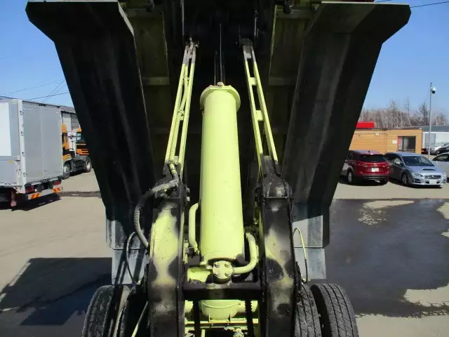 平成27年02月中古大型ダンプ日産UDクオンの画像11