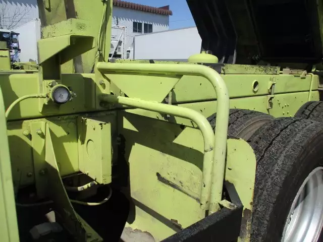 平成27年02月中古大型ダンプ日産UDクオンの画像16