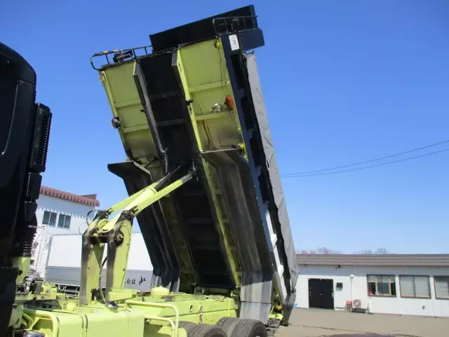 平成27年02月中古大型ダンプ日産UDクオンの画像18