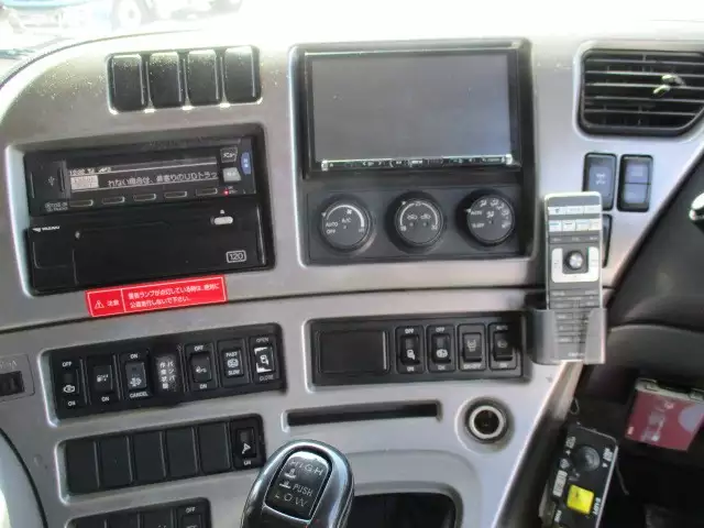 平成27年02月中古大型ダンプ日産UDクオンの画像24