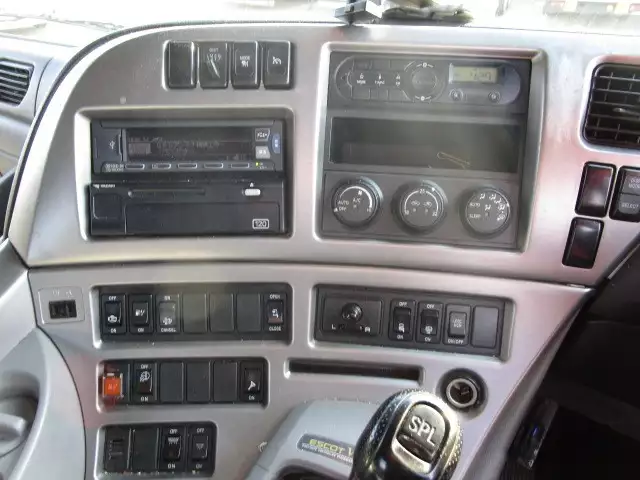 平成28年12月中古大型トラクタヘッド日産UDUDトラックスの画像17