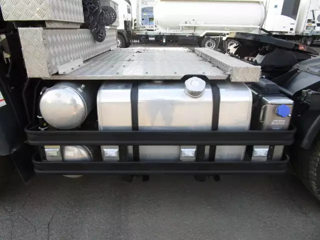 平成28年12月中古大型トラクタヘッド日産UDUDトラックスの画像7