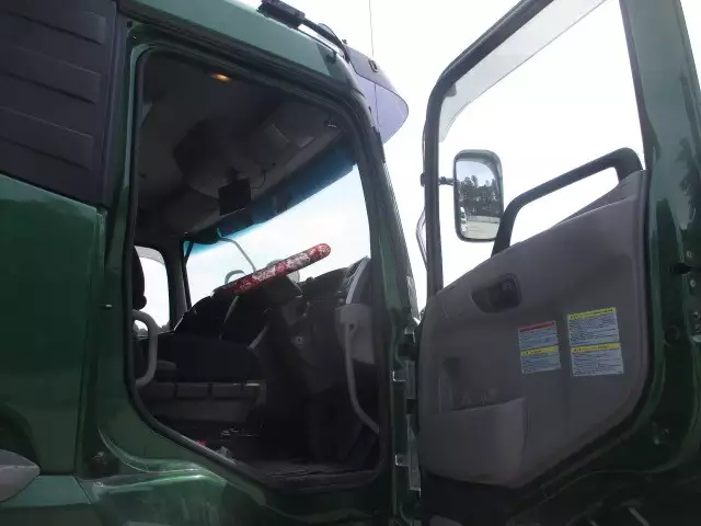 平成29年06月中古大型トラクタヘッド日産UDクオンの画像43