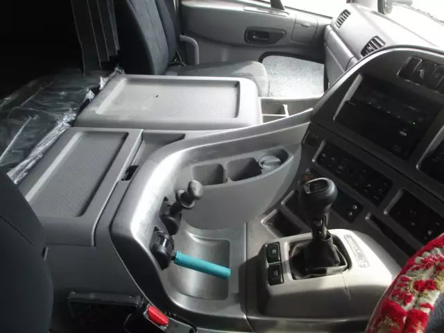 平成29年06月中古大型トラクタヘッド日産UDクオンの画像45