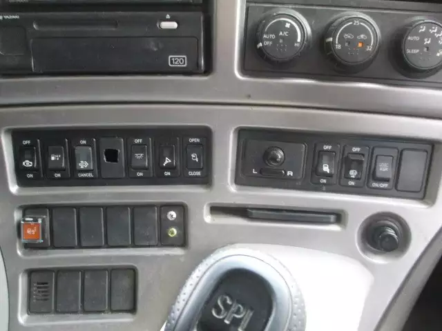 平成29年06月中古大型トラクタヘッド日産UDクオンの画像51