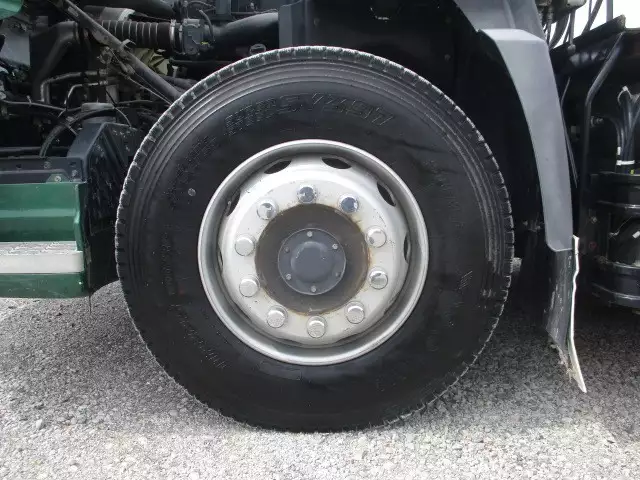 平成29年06月中古大型トラクタヘッド日産UDクオンの画像9