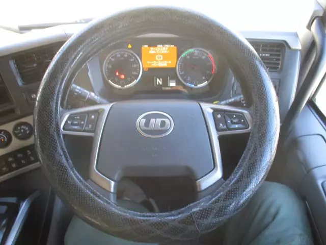 令和04年03月中古大型トラクタヘッド日産UDクオンの画像32