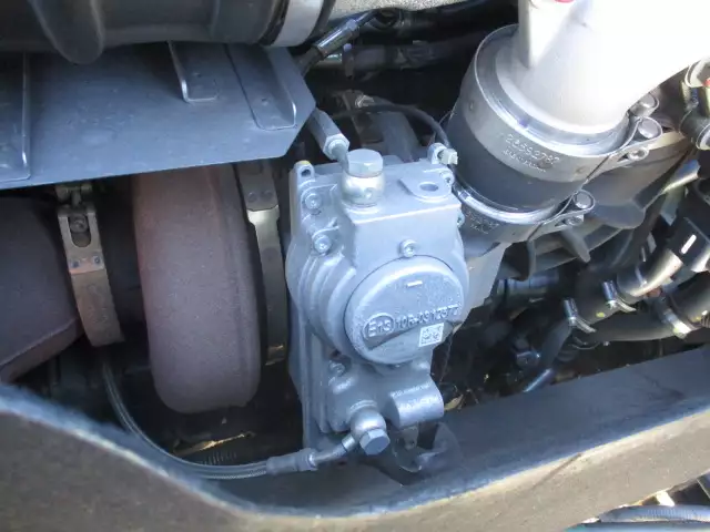 令和04年03月中古大型トラクタヘッド日産UDクオンの画像42