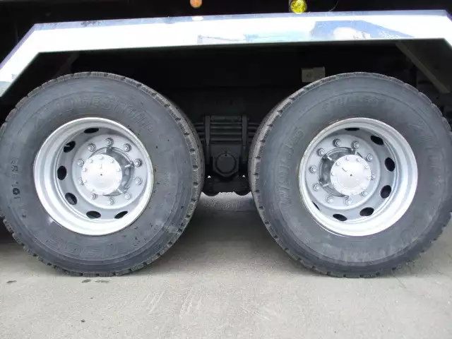 平成23年12月中古大型ダンプ日産UDクオンの画像12