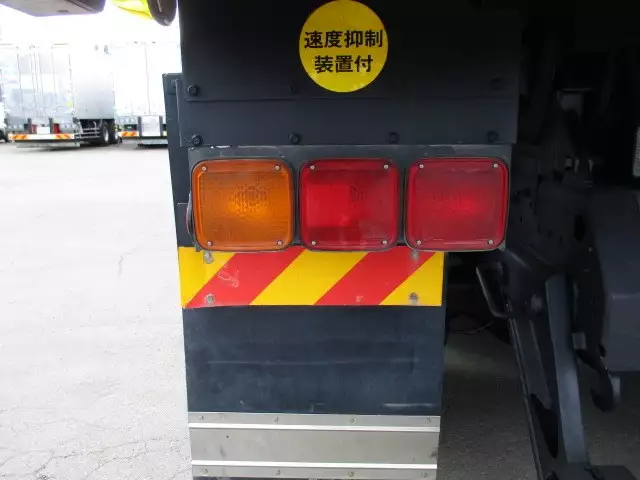 平成23年12月中古大型ダンプ日産UDクオンの画像15